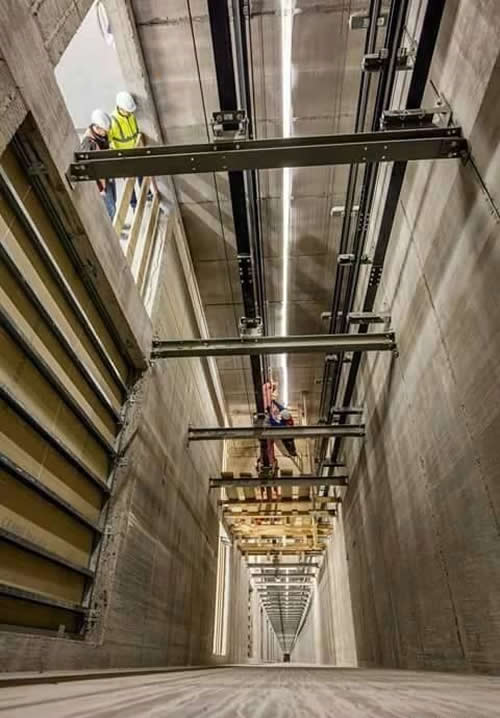 并聯(lián)電梯井道