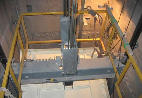 電梯轎頂作業(yè)