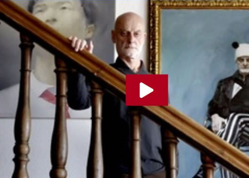 把迅達(dá)電梯引入中國(guó)的人--烏利·?？? /></p><p>1978年起烏利·?？舜砹巳鹗垦高_(dá)電梯公司，在中國(guó)促成了第一個(gè)中外合資合同，把技術(shù)和知識(shí)帶到了中國(guó)，成為后來中外合資的模范。</p><p><br /></p><p>希克回憶當(dāng)時(shí)要到中國(guó)去做一個(gè)中外合資的項(xiàng)目，很多人都覺得他瘋了，因?yàn)橐屚鈬?guó)人介入中國(guó)的改革開放，這在當(dāng)時(shí)是非常新的想法。但是這不是烏利·?？宋ㄒ坏摹爱愊胩扉_”。</p><p><br /></p><p><br /></p><p>電梯幾乎象征著中國(guó)改革開放后的經(jīng)濟(jì)方向：上不封頂，天不設(shè)限！當(dāng)時(shí)希克的瑞士迅達(dá)同事在片中表示，希克能夠成功地完成中外合資的使命，很多歸功于他不但能夠跟中國(guó)的政治領(lǐng)導(dǎo)溝通，也能夠跟技術(shù)層面的人員交流。在這個(gè)過程中，他也認(rèn)識(shí)了jzm，后來成為?？水?dāng)瑞士駐華大使時(shí)很重要的關(guān)系。</p><p><br /></p><p>導(dǎo)演辛漢德認(rèn)為，?？艘悦半U(xiǎn)家的精神說服中國(guó)政府，市場(chǎng)經(jīng)濟(jì)有它的好處。他成功了。經(jīng)過十二個(gè)漫長(zhǎng)、艱辛、動(dòng)人、甚至荒謬的年頭，他在北京領(lǐng)導(dǎo)了第一家中外合資企業(yè)。</p><p><br /></p><p>當(dāng)瑞士迅達(dá)和中方開始策劃這個(gè)中外合資企業(yè)的時(shí)候，有18個(gè)月由于對(duì)員工薪水的爭(zhēng)議而停滯不前，因?yàn)槿鹗拷?jīng)理的薪水是中國(guó)工人的120倍。中方代表搞不懂：一個(gè)瑞士人怎么可能干得了120個(gè)中國(guó)人的活兒？</p><p><br /></p><p>作為<a href=