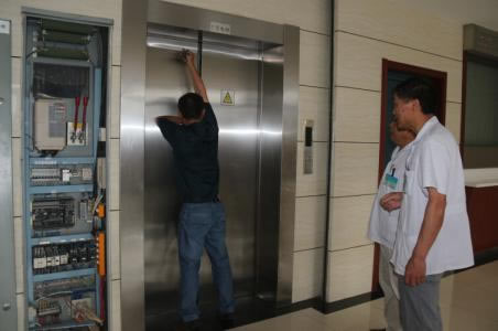 無(wú)機(jī)房電梯手動(dòng)救援