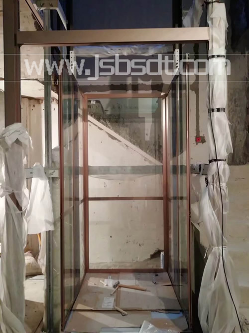 鈦金色鋁合金框架