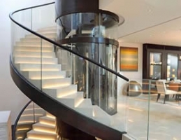 弧形樓梯完美搭配圓形電梯