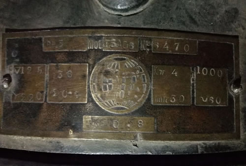 電梯主機(jī)上的銘牌