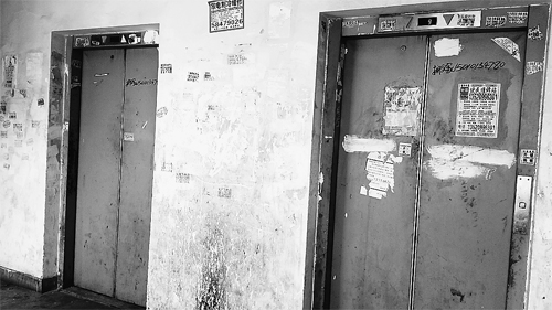 老舊電梯